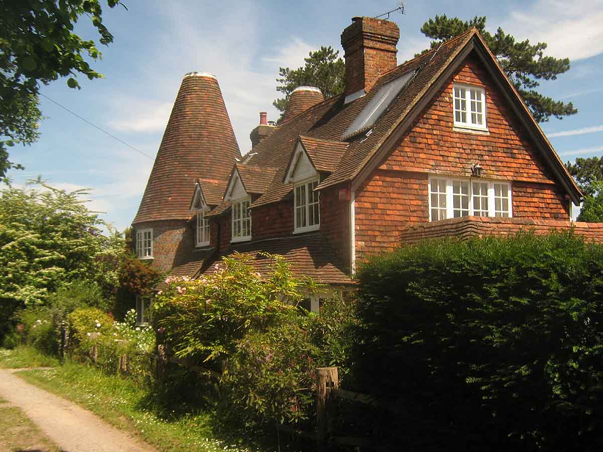 Houses for sale in Kent, England. Photo © David Anstiss (cc-by-sa/2.0)